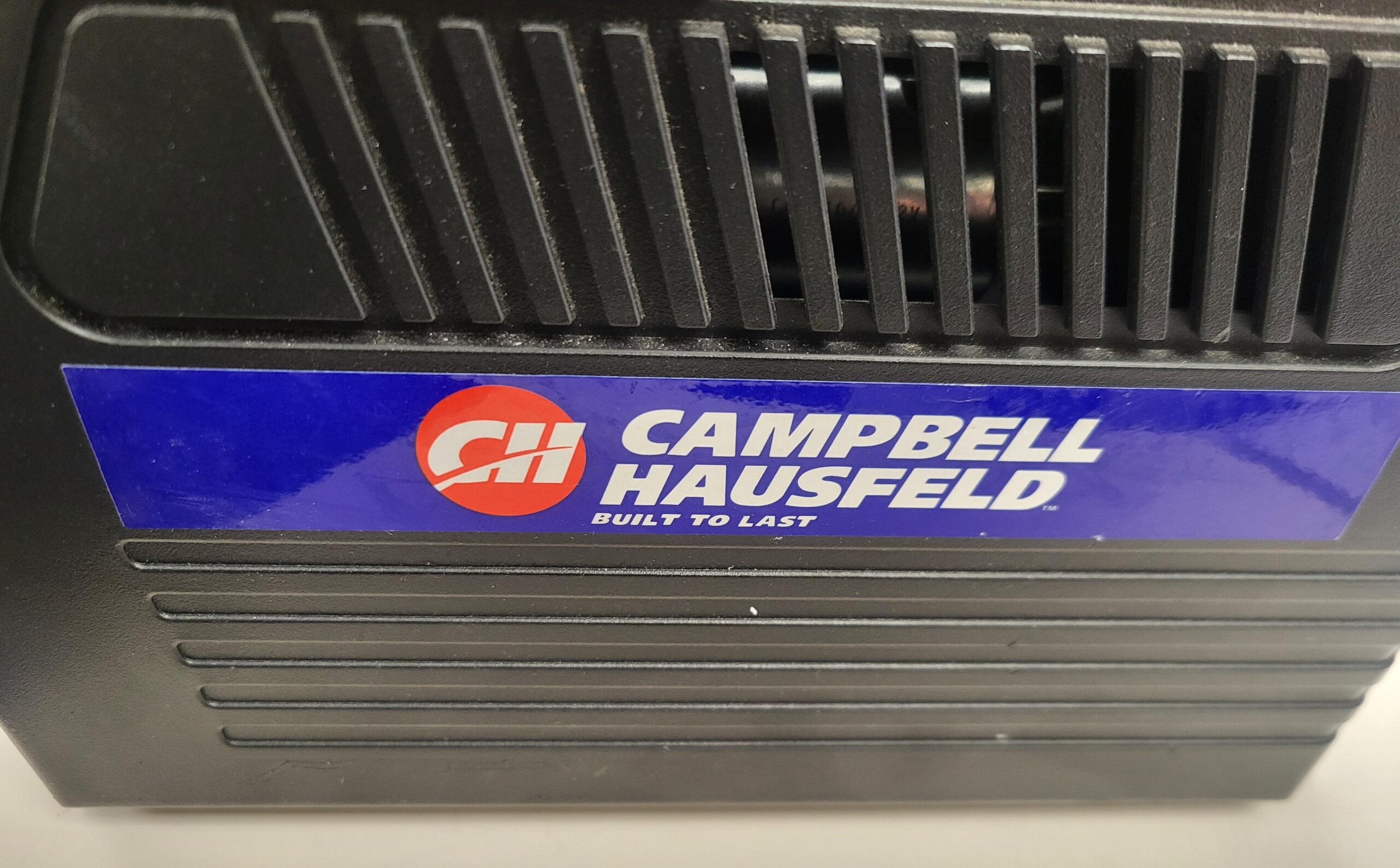 Campbell Hausfeld 12 Volt Charger/ Compressor - Image 4