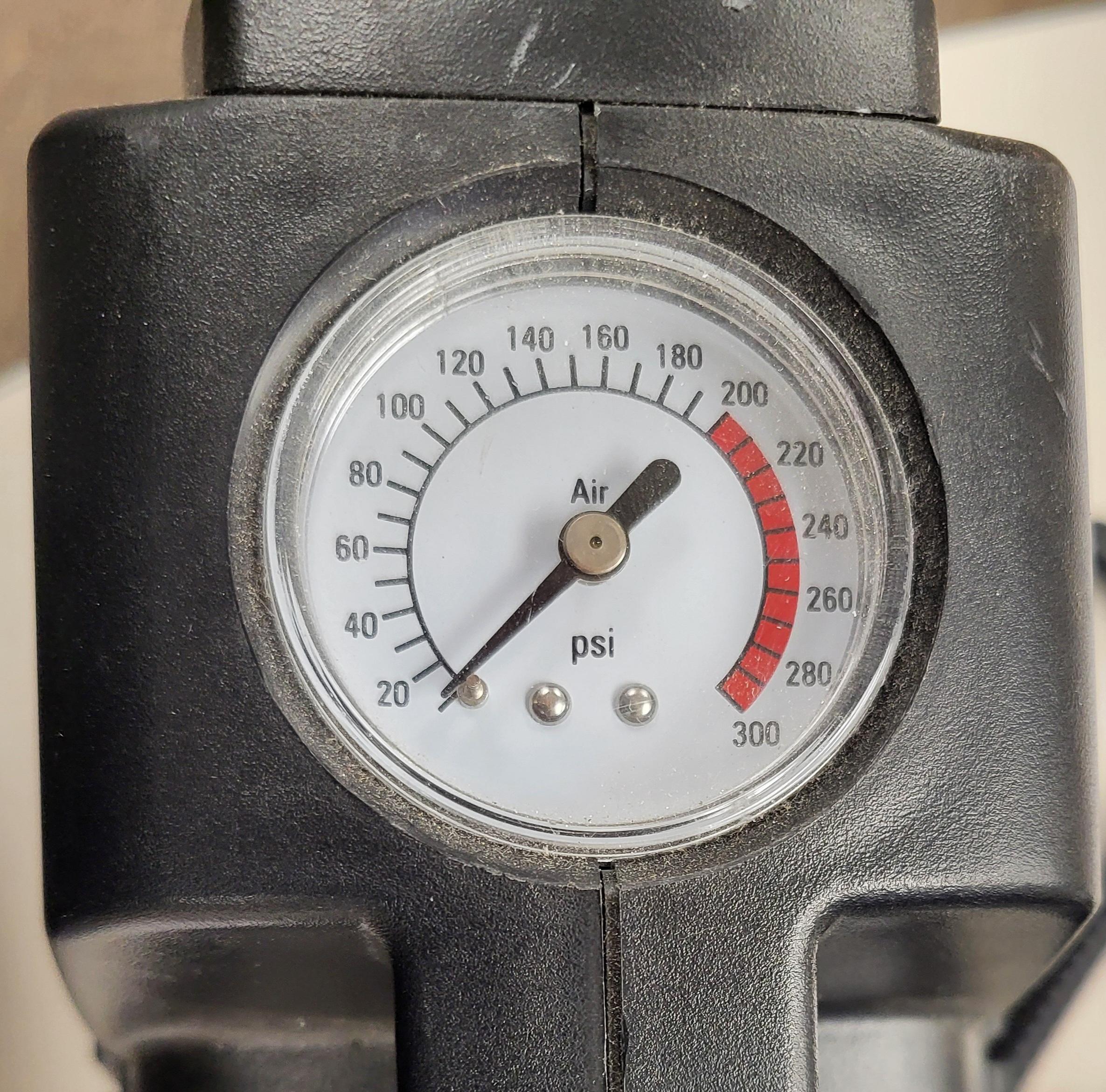 Campbell Hausfeld 12 Volt Charger/ Compressor - Image 3