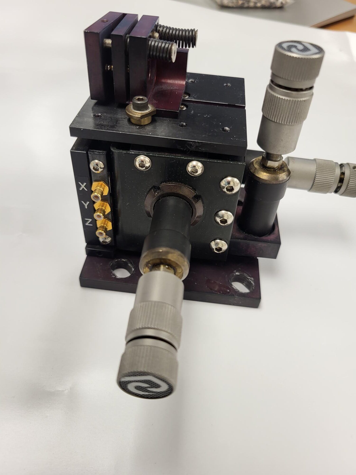 XYZ Micropositioner Photon Control