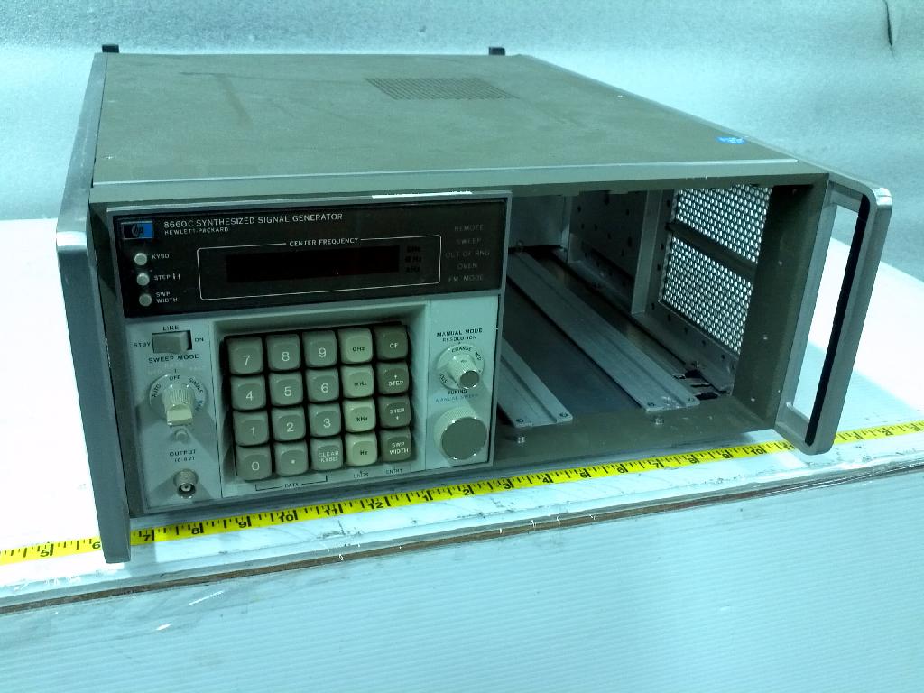 HP 8660C Synthesized Signal Generator Opt 001,005,100 Signal