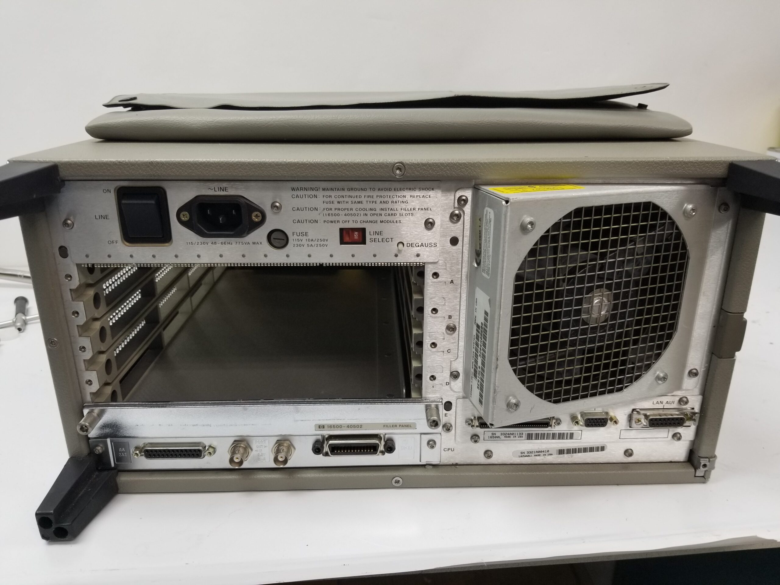 HP 16500C Logic Analysis System中古 HP (Agilent) 16500C Logic Analyser, Probes, 16520A (1)