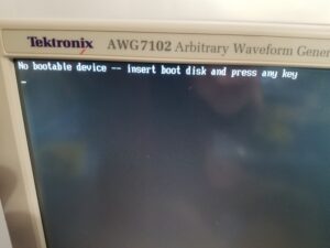 Tektronix AWG7102 10GS/s 2CH Arbitrary Waveform Generator for PARTS/REPAIR - Image 2