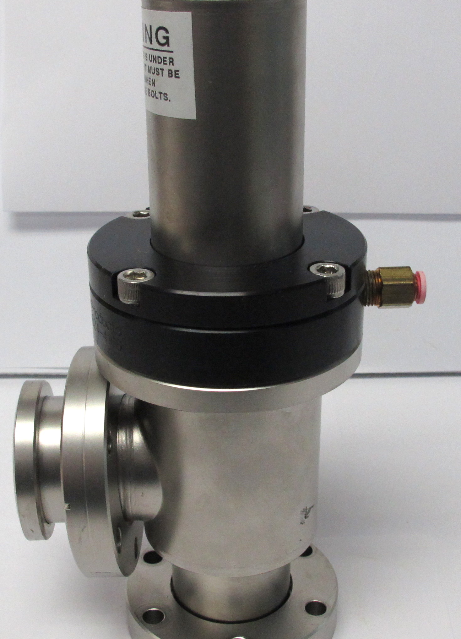 Nor-Cal 1-1/2" Pneumataic Copper Seal Angle Valve - Image 3