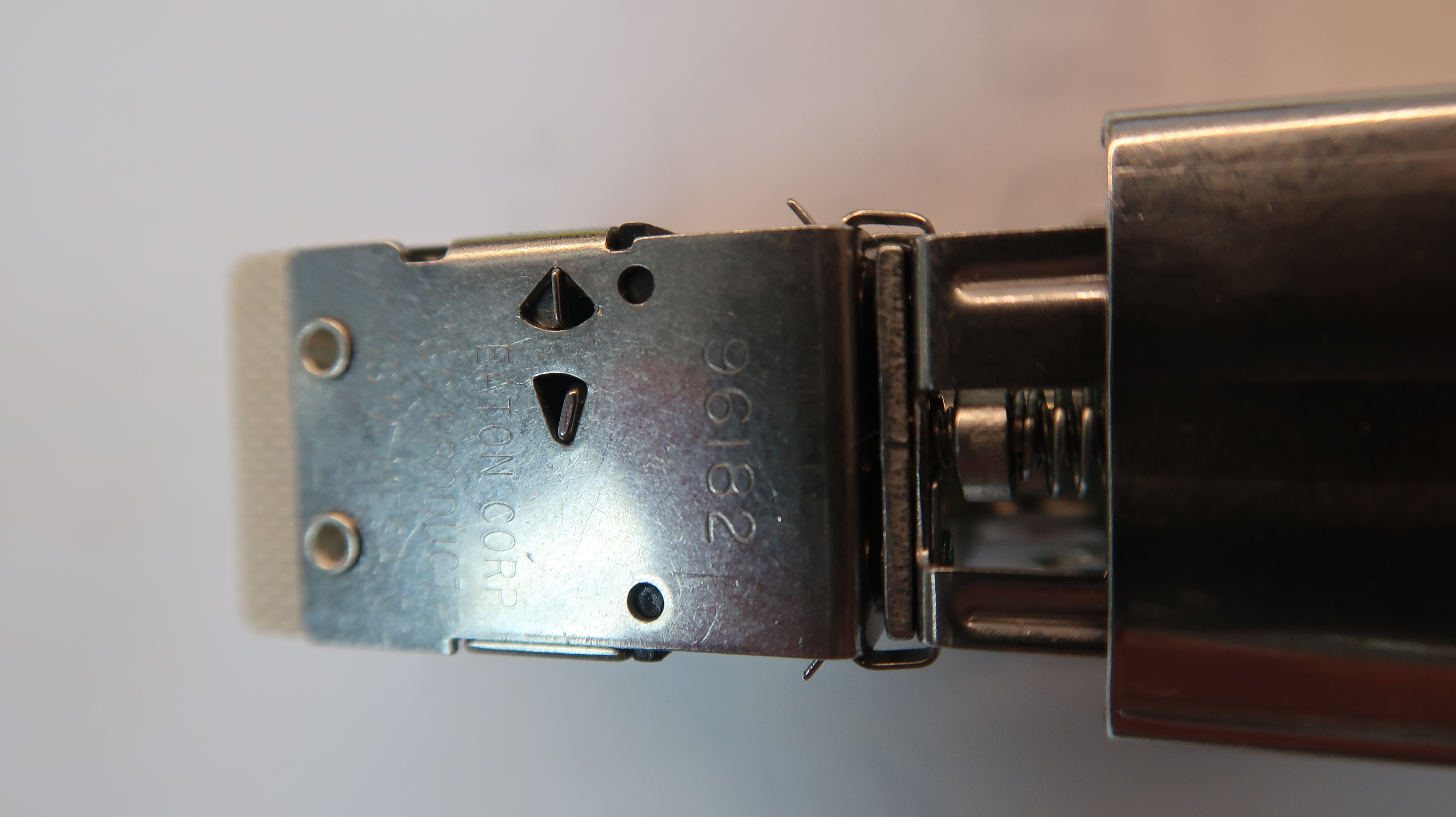 Eaton Pushbutton Switch 10EA1C1 with Contact Block - Image 4