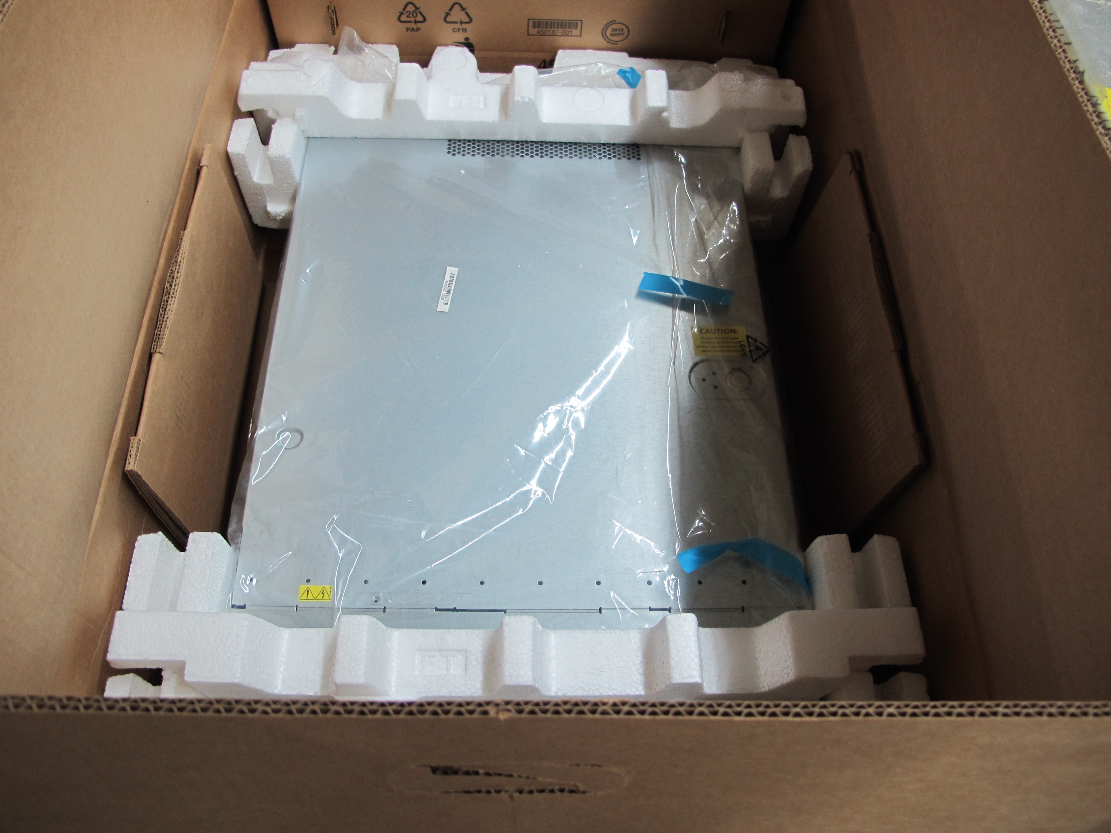 Intel Rack Chasis LFF new, no hard drive, no memory - Image 3