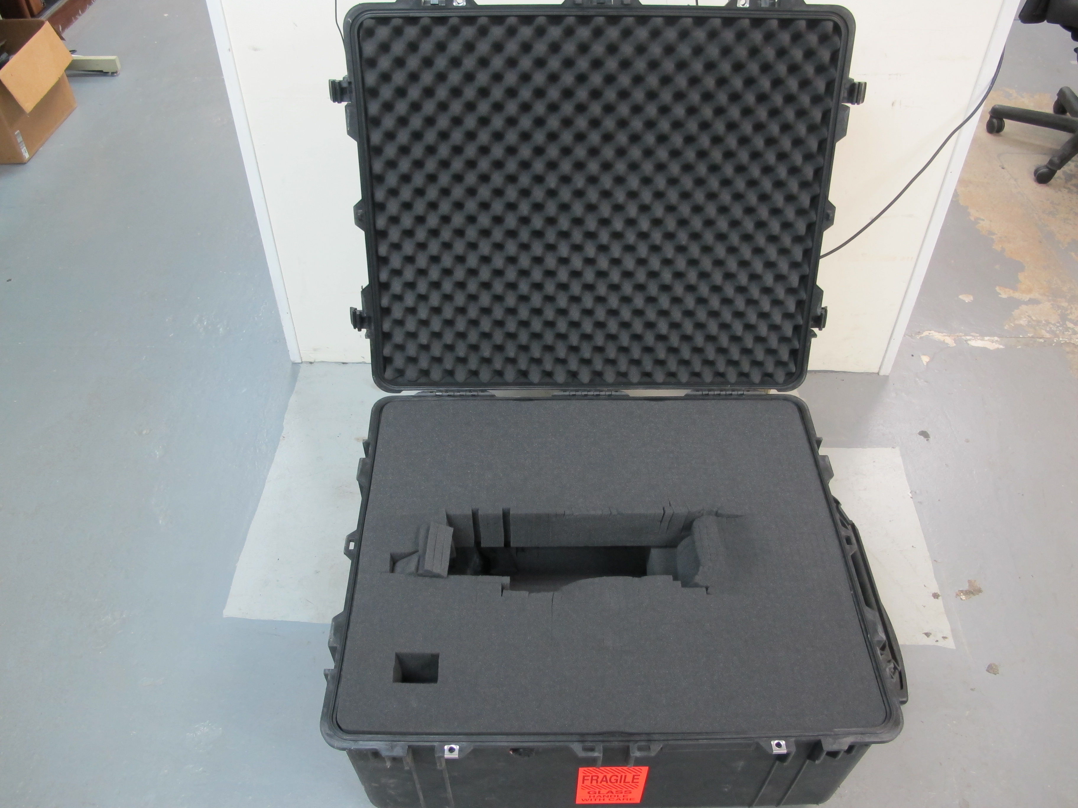 Pelican 1690 Transport Case Black with Foam - Image 5