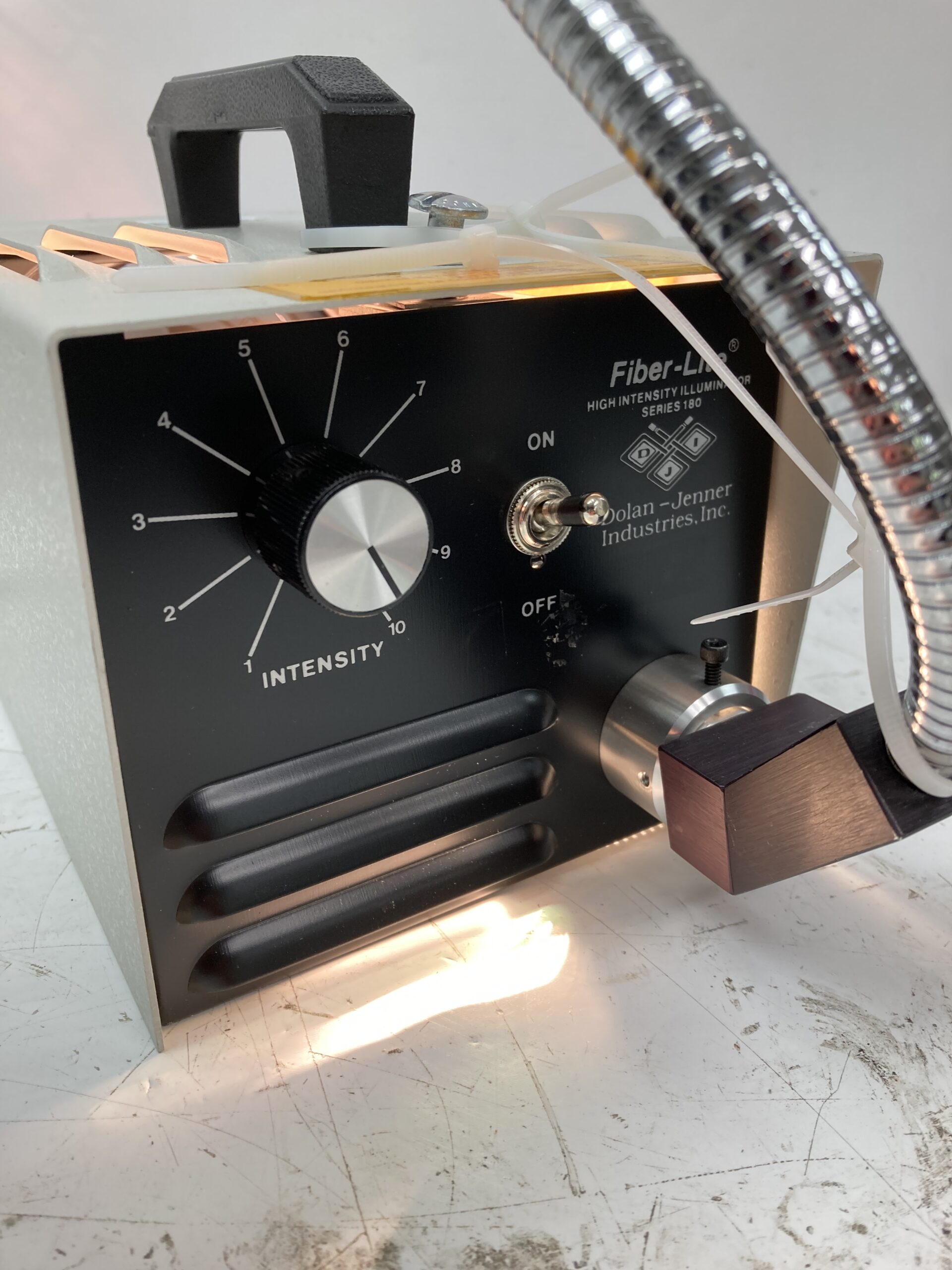 Dolan Jenner Fiber-Lite 180 Illuminator with Bifurcated Fiber Optic Cables - Image 2