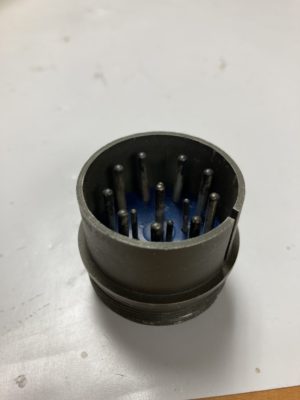 Amphenol MS3108A28-20 Male MIL Spec Connector - Image 2