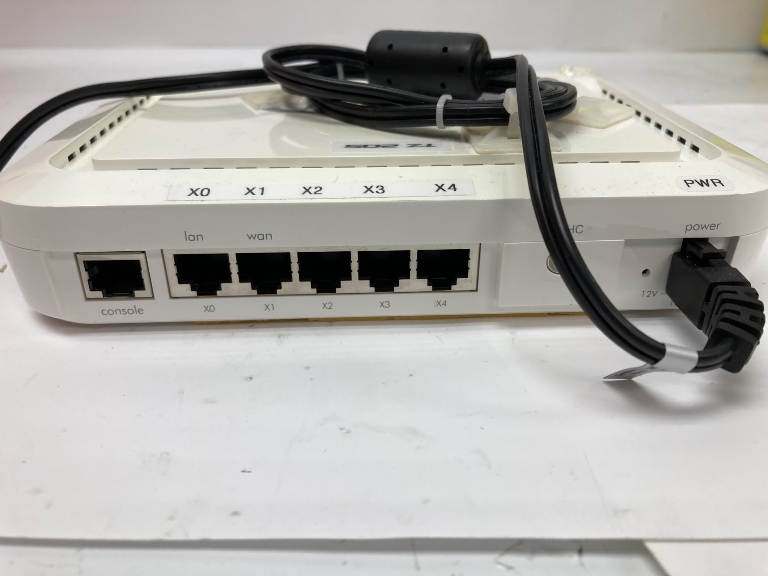SONICWALL TZ 205 APL22-09D 5-PORT WIRED GIGABIT ETHERNET SECURITY APPLIANCE - Image 3