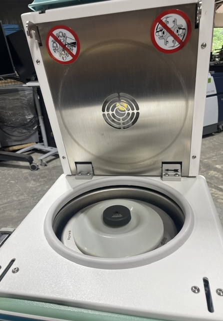Hettich Mikro 22 Centrifuge - 18,000 RPM, 24x1.5ml, 21,000 RCF - Image 3