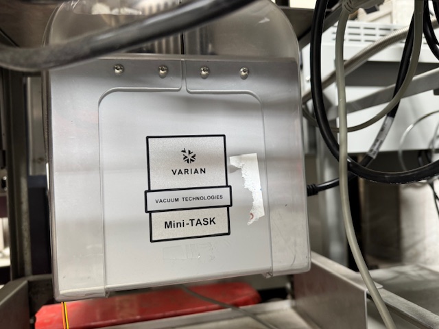 VARIAN STAINLESS STEEL VACUUM CHAMBER (12" x 6") - WITH 571 IONIZATION GAUGE AND CUSTOM TUBRO PUMP WITH STATION - CUSTOM VACUUM CHAMBER - Image 7