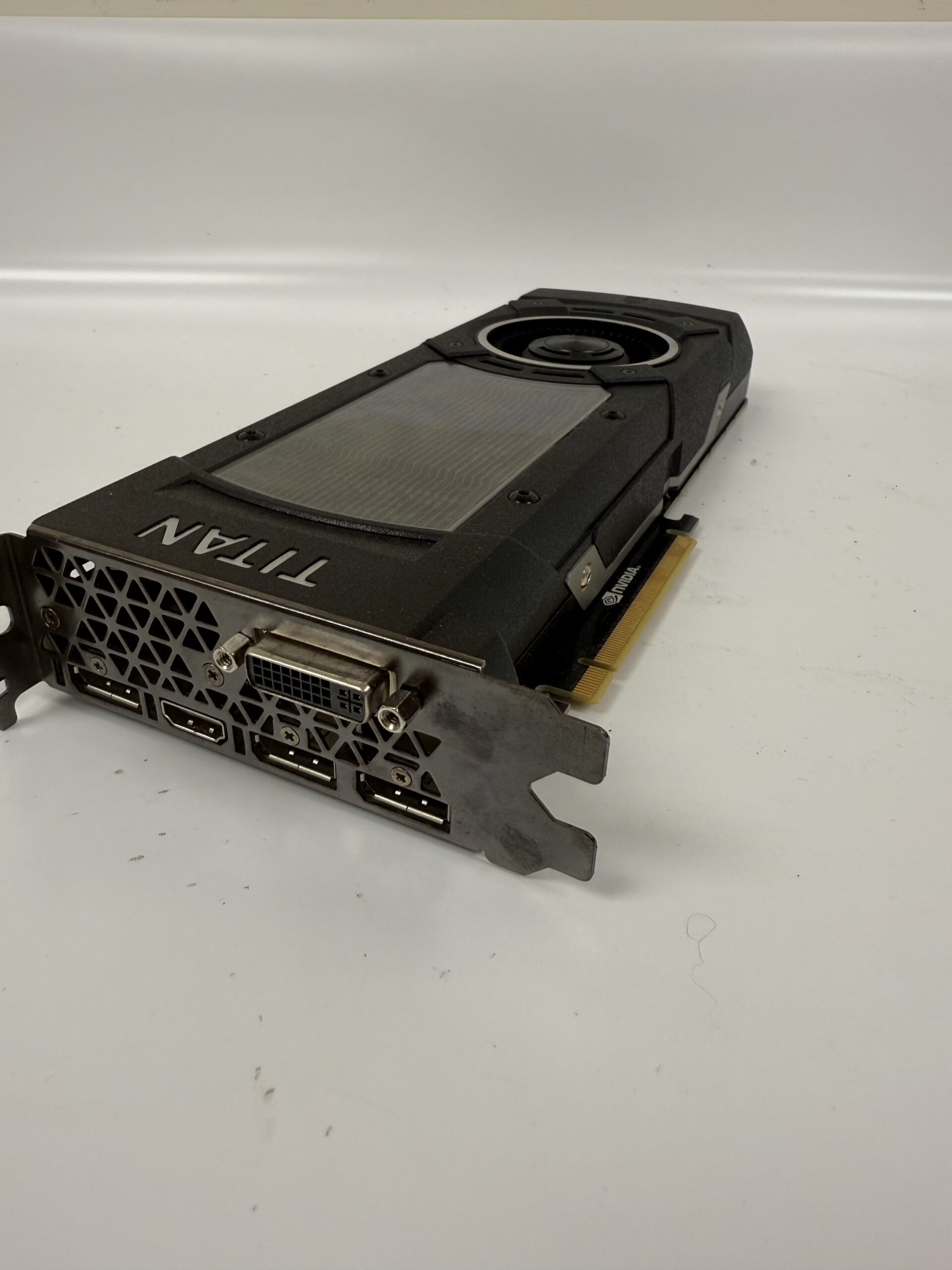 無運　2カートン NVIDIA GTX Titan Z GPU - AS IS