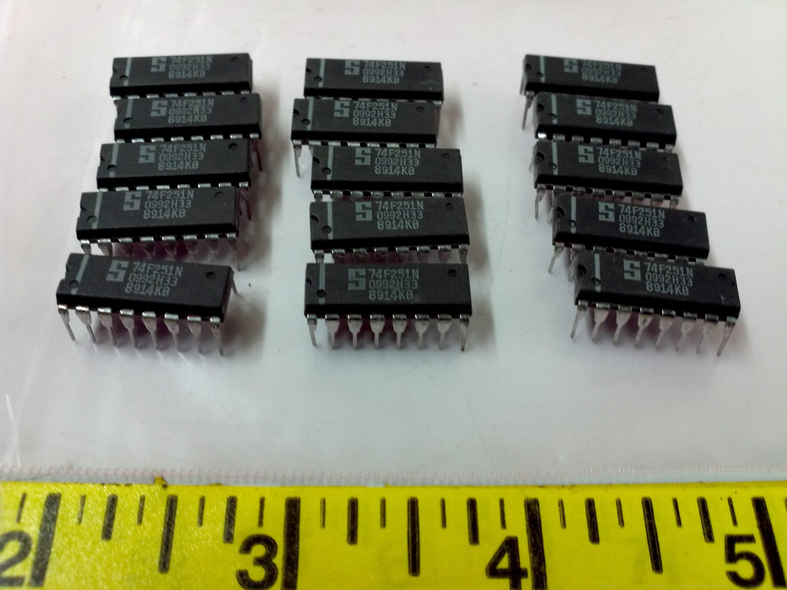 Siemens 74F251N 8-Input Multiplexer Lot of 15